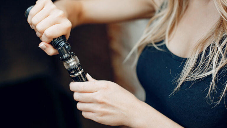 Fumeurs en transition : la vape est-elle vraiment une alternative sérieuse ?